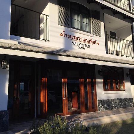 Valentier Cafe And Hotel Chiang Mai Esterno foto