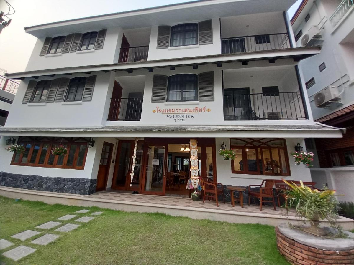 Valentier Cafe And Hotel Chiang Mai Esterno foto