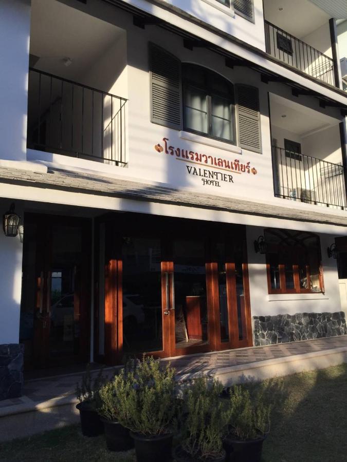 Valentier Cafe And Hotel Chiang Mai Esterno foto