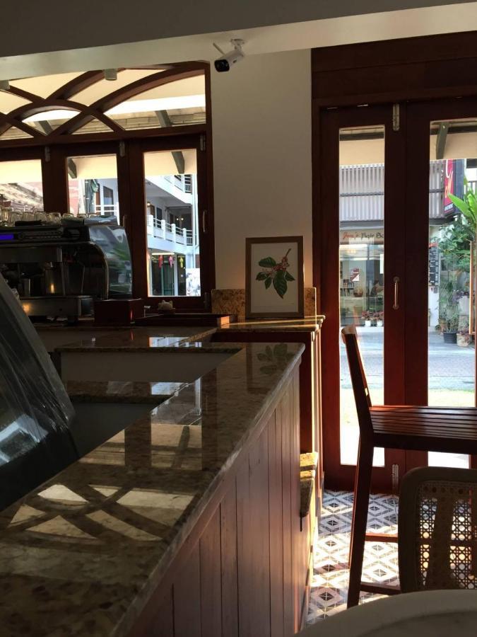 Valentier Cafe And Hotel Chiang Mai Esterno foto