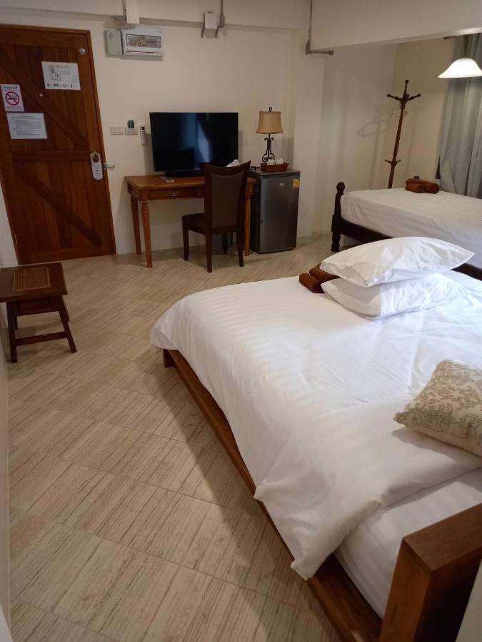 Valentier Cafe And Hotel Chiang Mai Esterno foto
