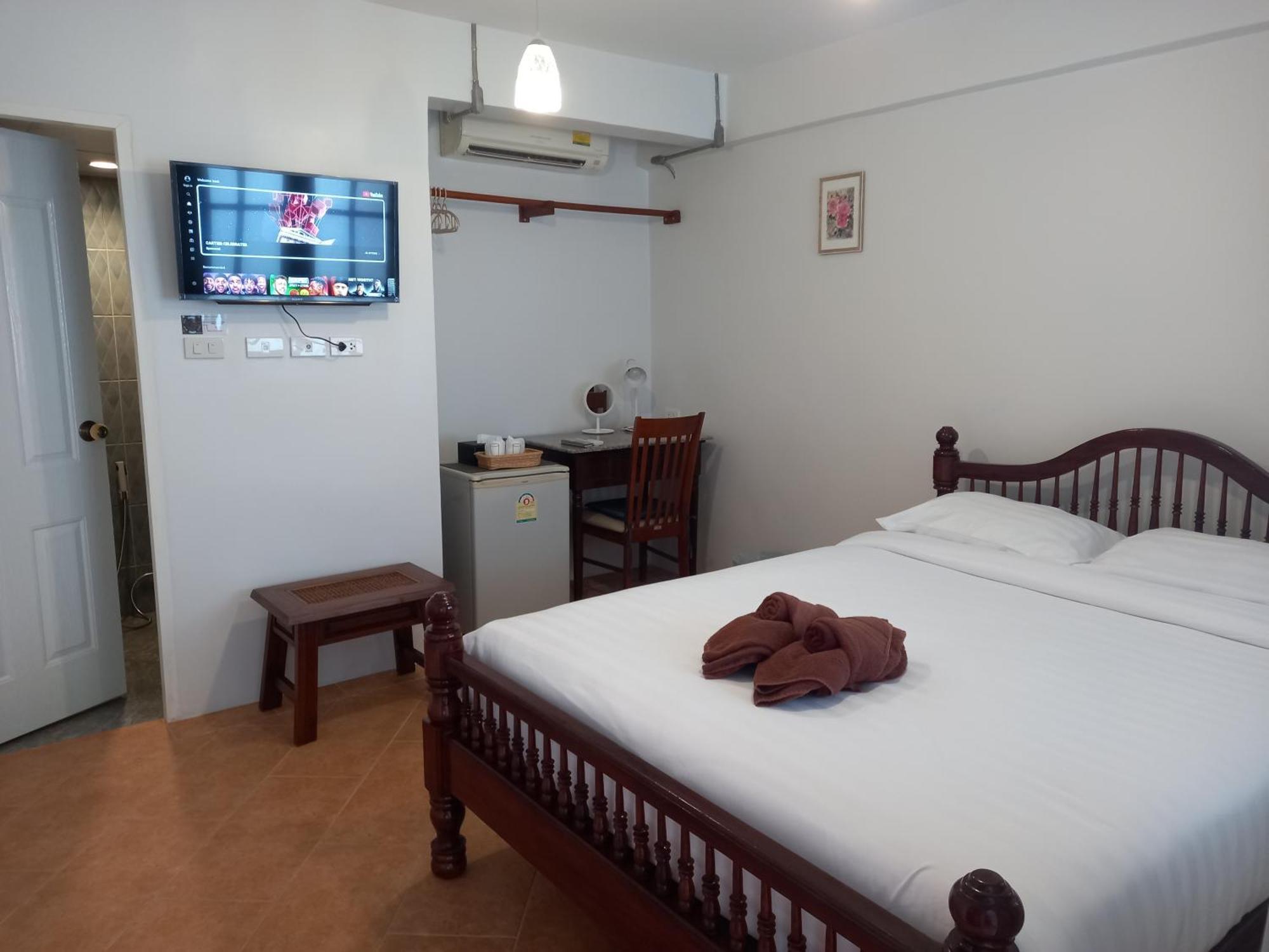 Valentier Cafe And Hotel Chiang Mai Esterno foto
